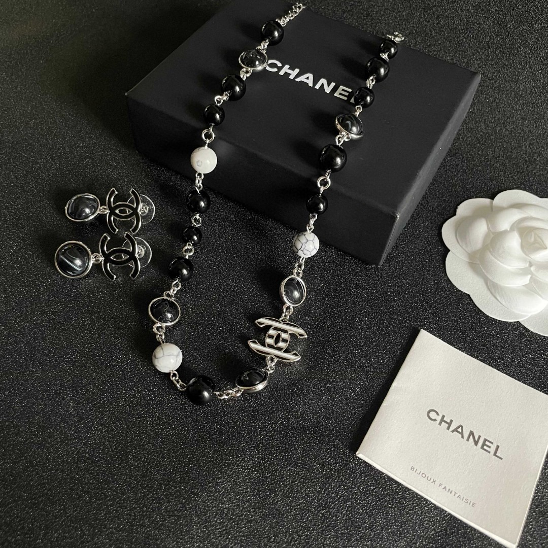  Chanel香奈儿 中古 双C耳钉👀原版复刻logo 小香家的款式真心无需多介绍😘🎶每一款都超好看，精