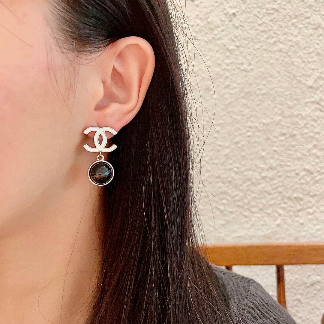  Chanel香奈儿 中古 双C耳钉👀原版复刻logo 小香家的款式真心无需多介绍😘🎶每一款都超好看，精