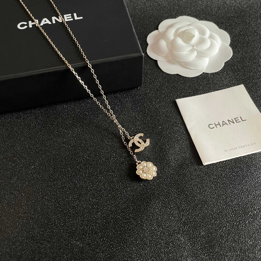  Chanel香奈儿 中古 双C项链👀小香家的款式真心无需多介绍😘🎶每一款都超好看，精致大方，非常显气质
