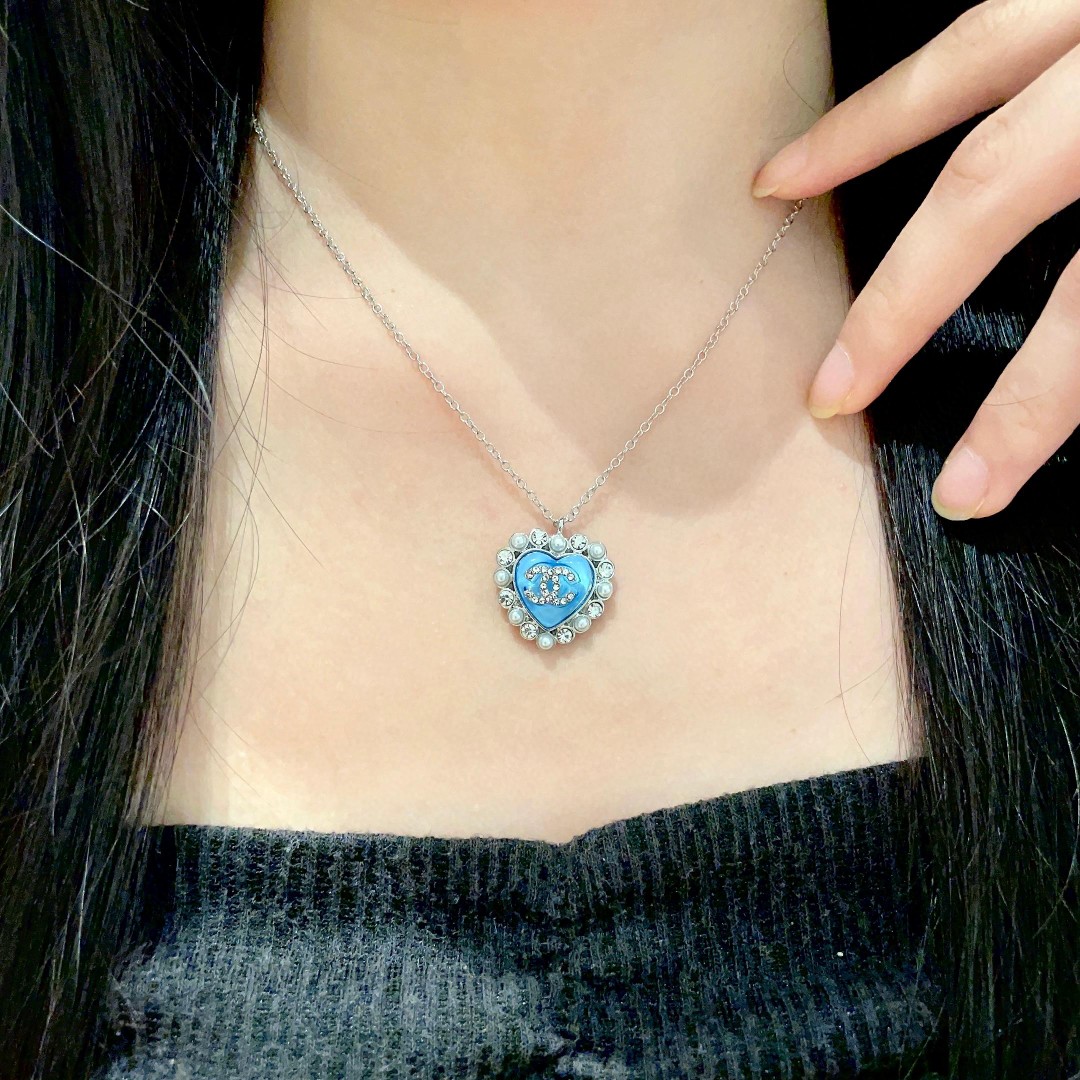  Chanel香奈儿 中古 双C项链👀小香家的款式真心无需多介绍😘🎶每一款都超好看，精致大方，非常显气质