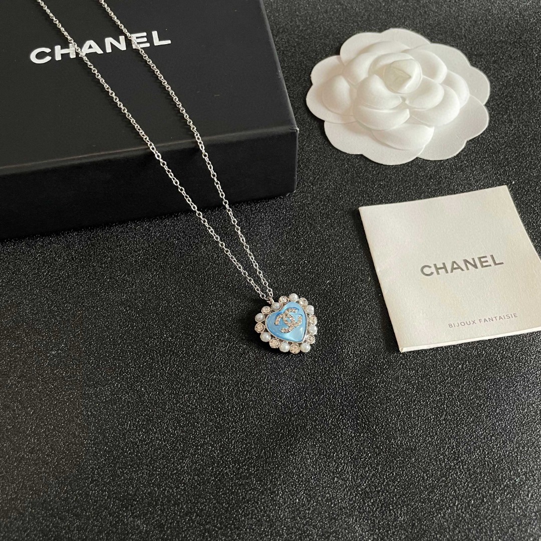  Chanel香奈儿 中古 双C项链👀小香家的款式真心无需多介绍😘🎶每一款都超好看，精致大方，非常显气质