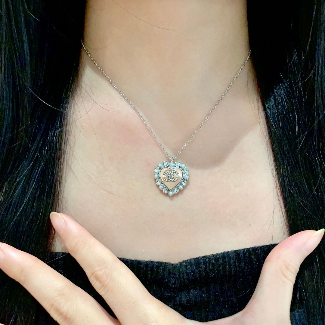  Chanel香奈儿 中古 双C项链👀小香家的款式真心无需多介绍😘🎶每一款都超好看，精致大方，非常显气质