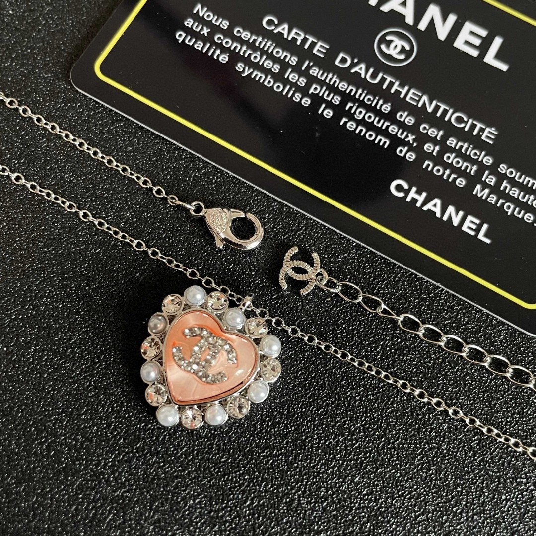  Chanel香奈儿 中古 双C项链👀小香家的款式真心无需多介绍😘🎶每一款都超好看，精致大方，非常显气质