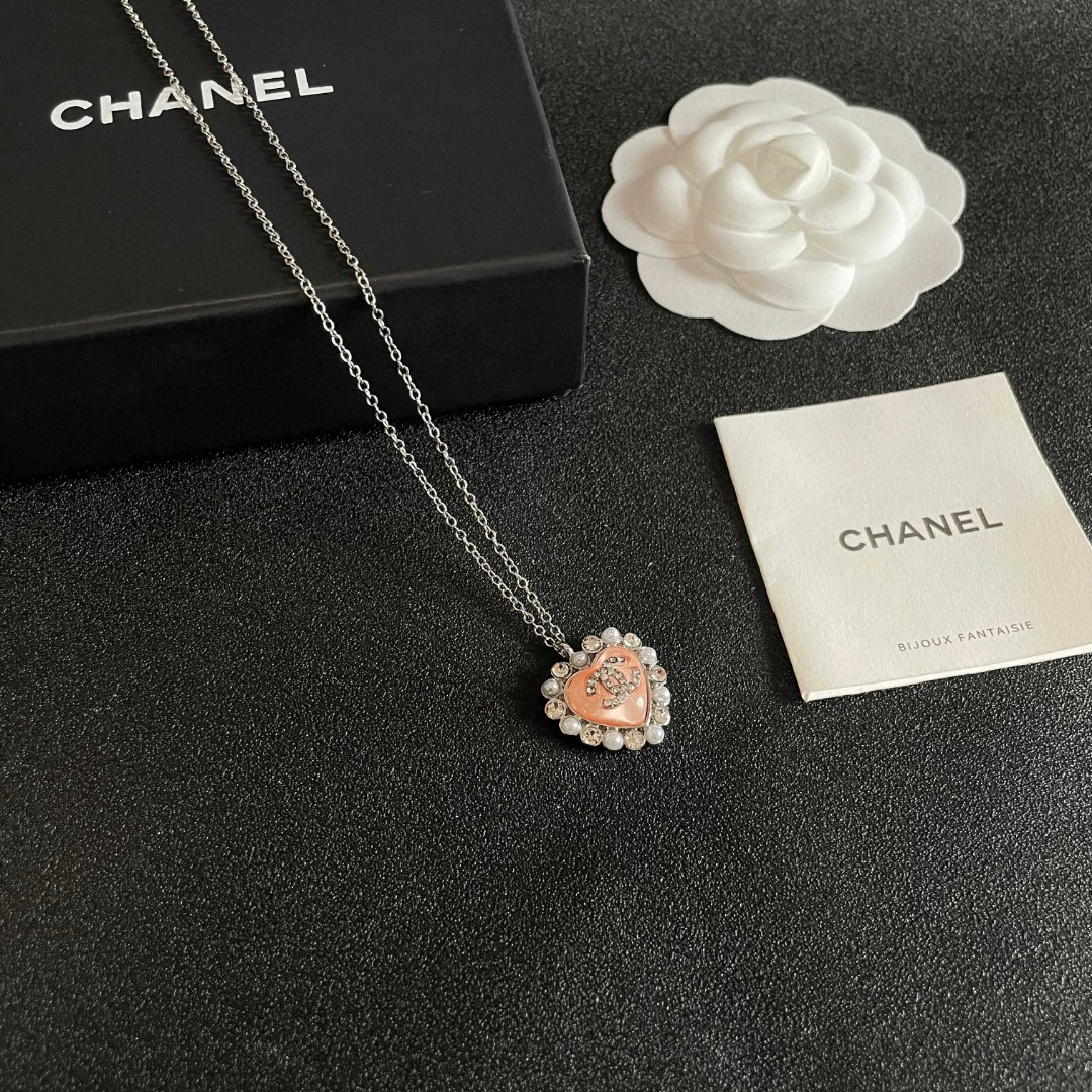  Chanel香奈儿 中古 双C项链👀小香家的款式真心无需多介绍😘🎶每一款都超好看，精致大方，非常显气质