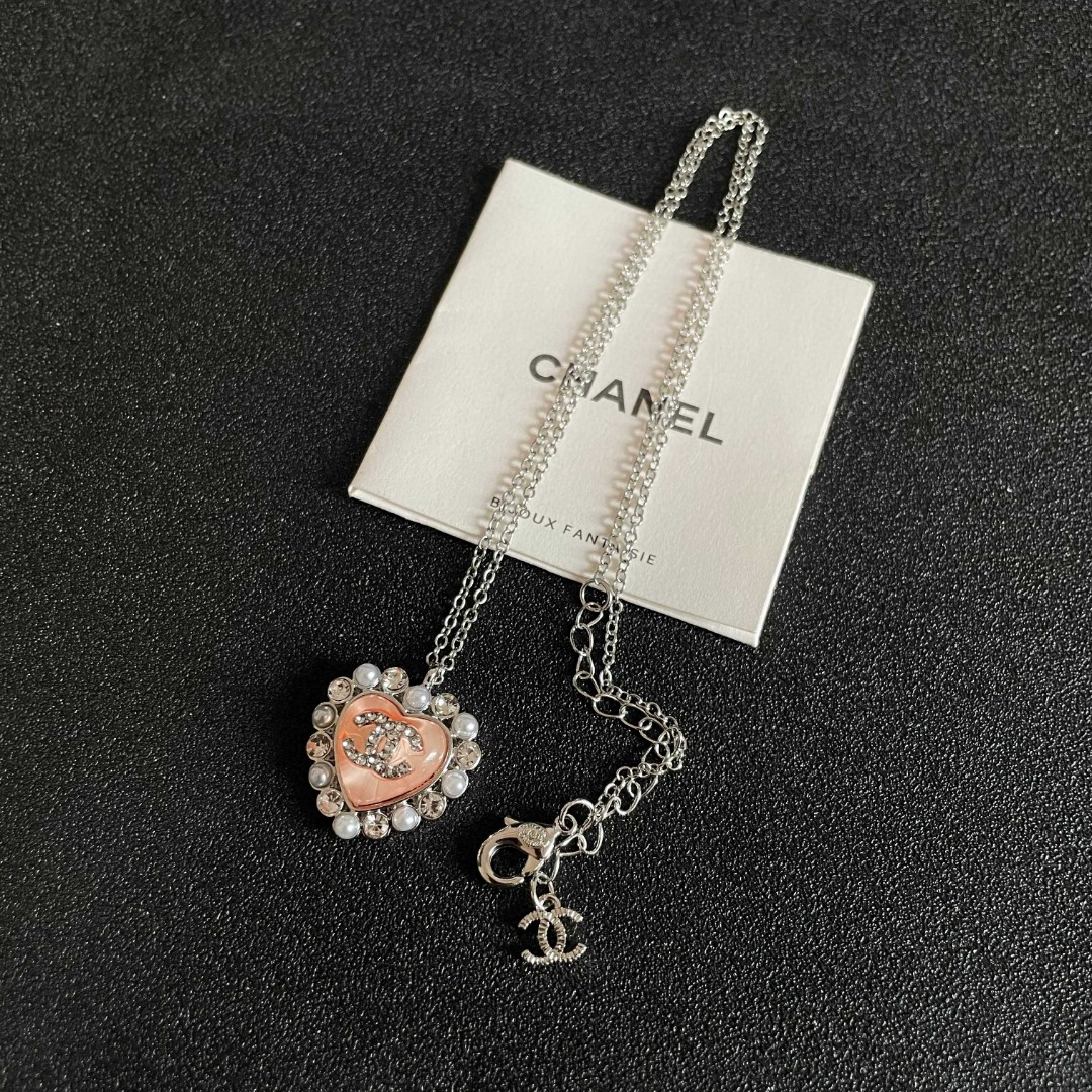  Chanel香奈儿 中古 双C项链👀小香家的款式真心无需多介绍😘🎶每一款都超好看，精致大方，非常显气质