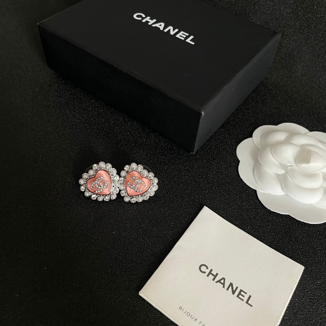  Chanel香奈儿 中古 双C耳钉👀原版复刻logo 小香家的款式真心无需多介绍😘🎶每一款都超好看，精