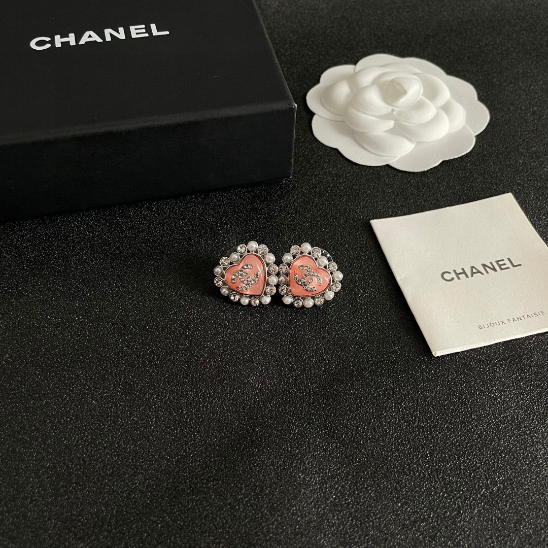  Chanel香奈儿 中古 双C耳钉👀原版复刻logo 小香家的款式真心无需多介绍😘🎶每一款都超好看，精