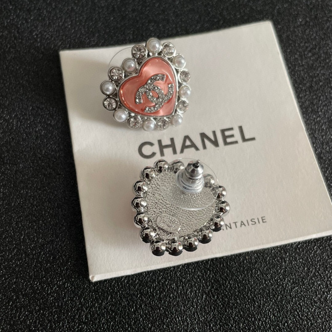  Chanel香奈儿 中古 双C耳钉👀原版复刻logo 小香家的款式真心无需多介绍😘🎶每一款都超好看，精
