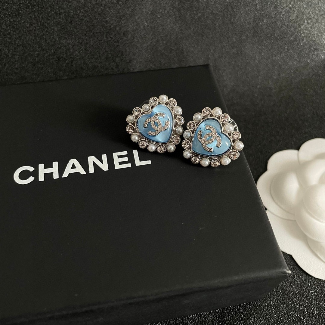  Chanel香奈儿 中古 双C耳钉👀原版复刻logo 小香家的款式真心无需多介绍😘🎶每一款都超好看，精