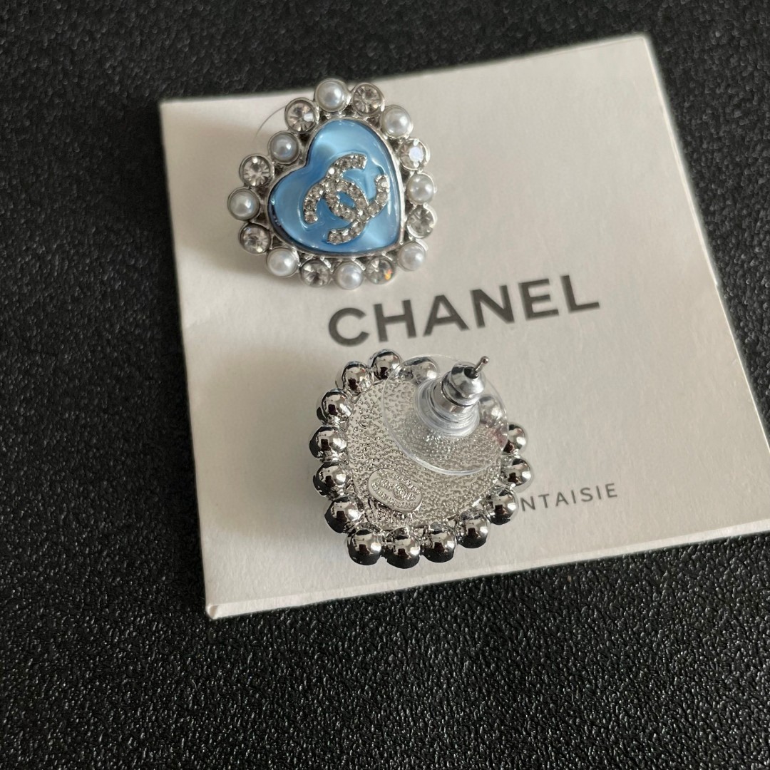  Chanel香奈儿 中古 双C耳钉👀原版复刻logo 小香家的款式真心无需多介绍😘🎶每一款都超好看，精
