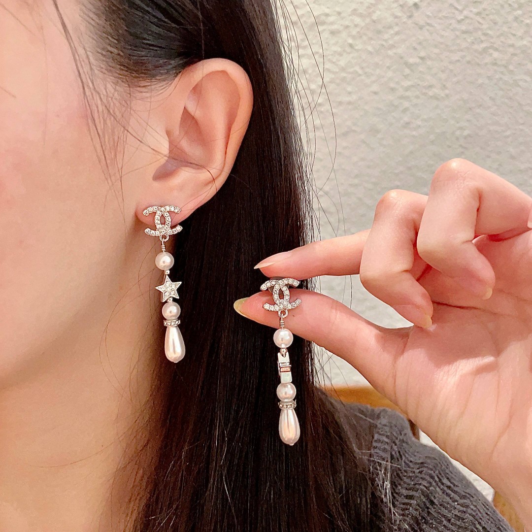  Chanel香奈儿 中古 双C耳钉👀原版复刻logo 小香家的款式真心无需多介绍😘🎶每一款都超好看，精