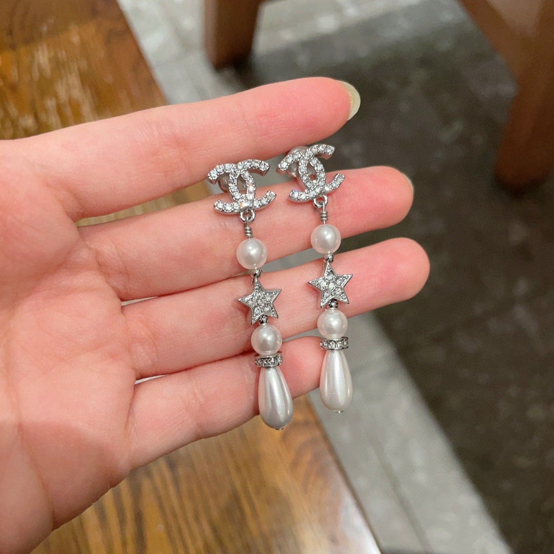  Chanel香奈儿 中古 双C耳钉👀原版复刻logo 小香家的款式真心无需多介绍😘🎶每一款都超好看，精