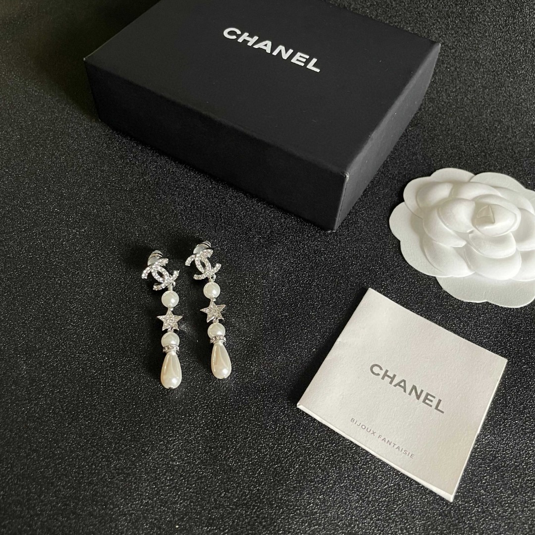  Chanel香奈儿 中古 双C耳钉👀原版复刻logo 小香家的款式真心无需多介绍😘🎶每一款都超好看，精