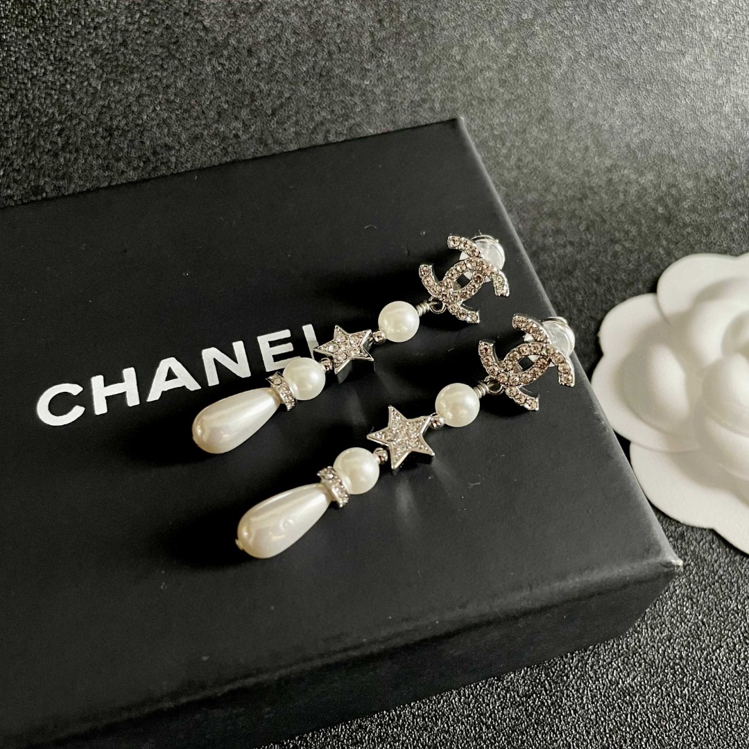  Chanel香奈儿 中古 双C耳钉👀原版复刻logo 小香家的款式真心无需多介绍😘🎶每一款都超好看，精