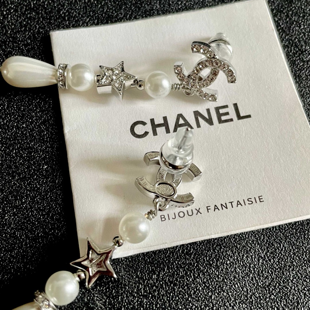  Chanel香奈儿 中古 双C耳钉👀原版复刻logo 小香家的款式真心无需多介绍😘🎶每一款都超好看，精