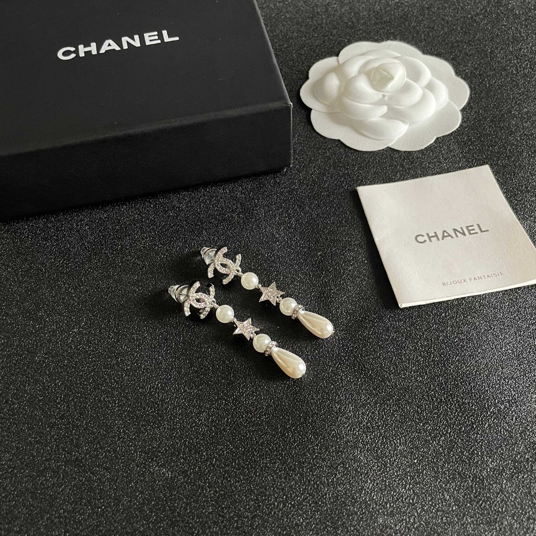 Chanel香奈儿 中古 双C耳钉👀原版复刻logo 小香家的款式真心无需多介绍😘🎶每一款都超好看，精