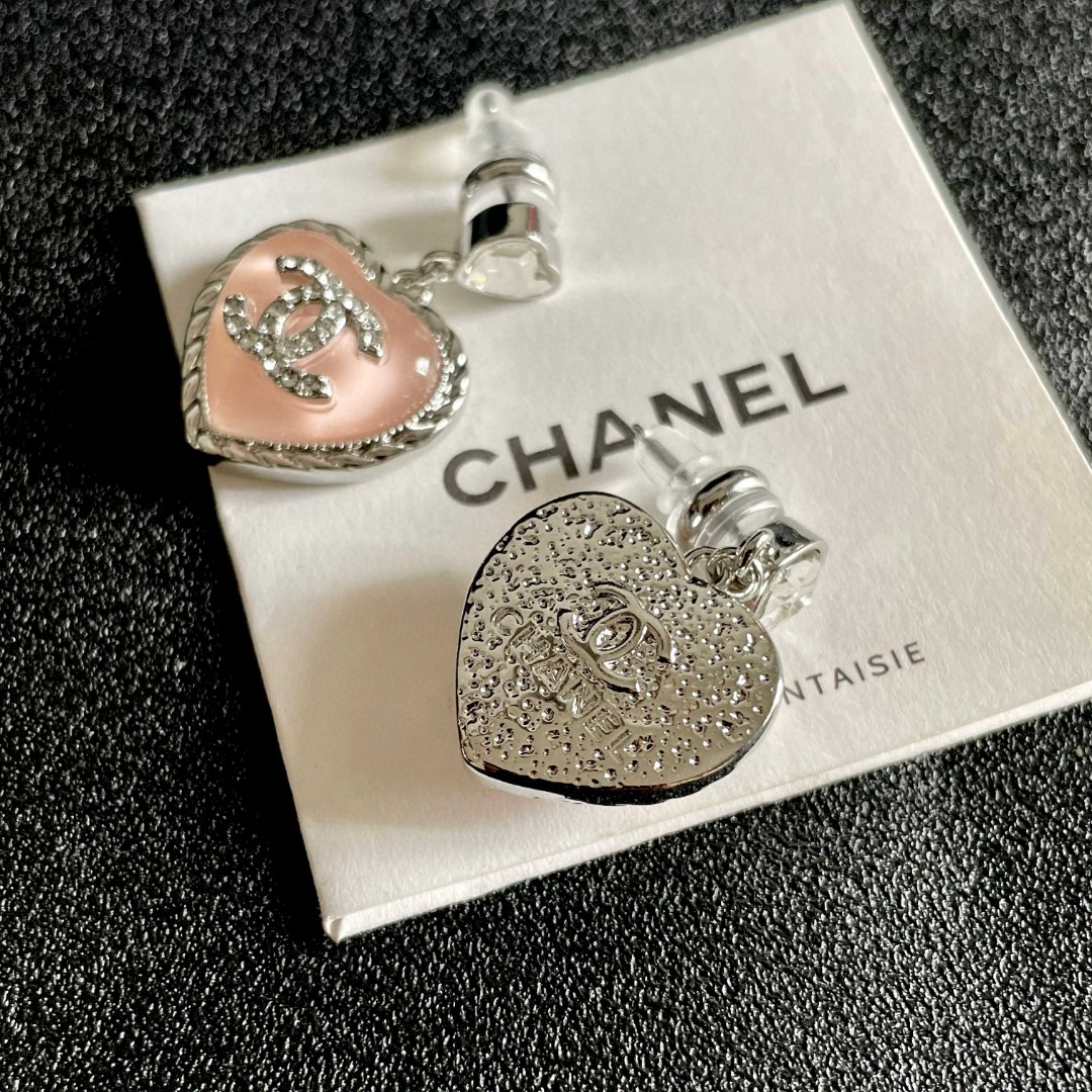  Chanel香奈儿 中古 双C耳钉👀原版复刻logo 小香家的款式真心无需多介绍😘🎶每一款都超好看，精
