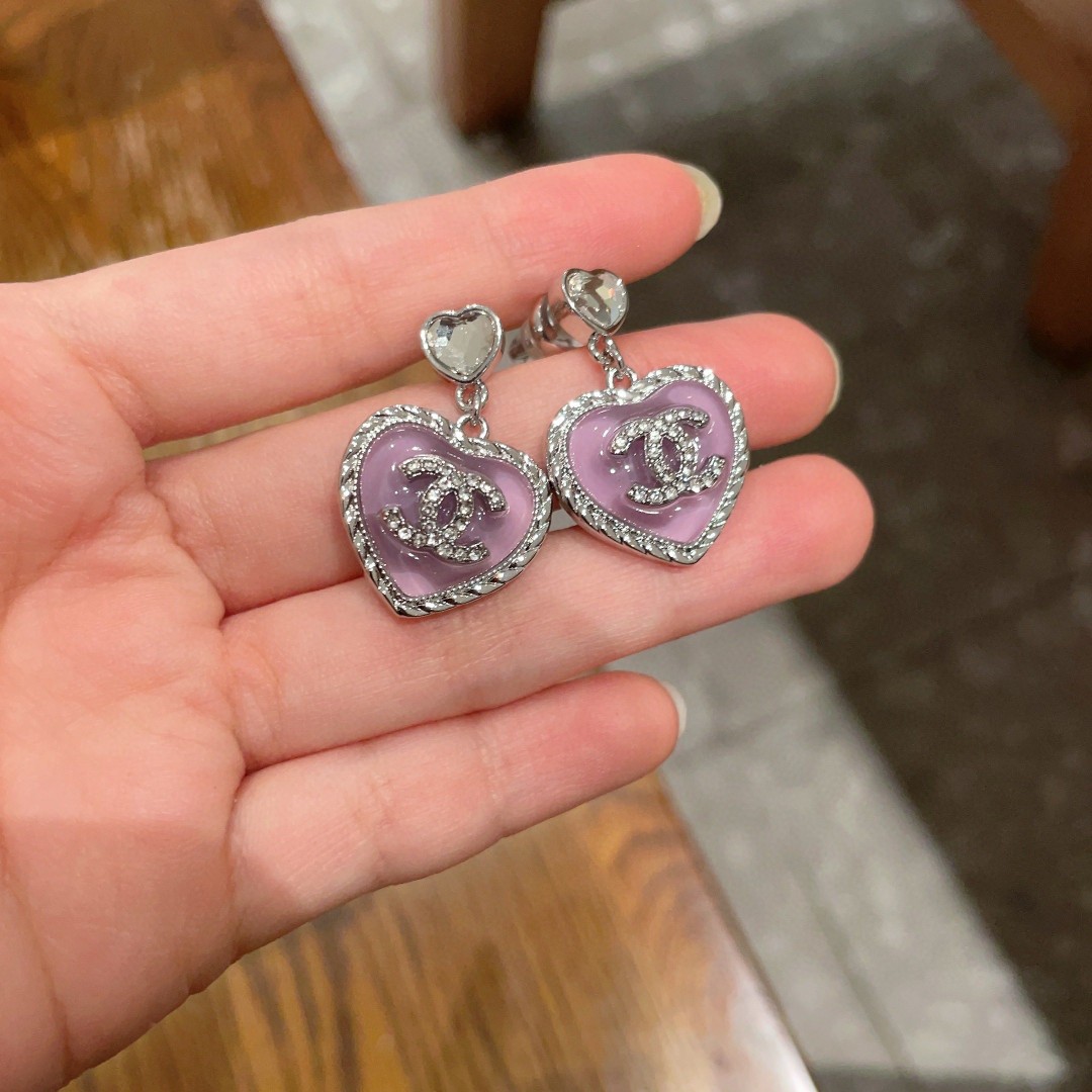  Chanel香奈儿 中古 双C耳钉👀原版复刻logo 小香家的款式真心无需多介绍😘🎶每一款都超好看，精