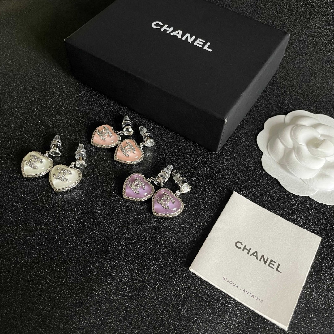  Chanel香奈儿 中古 双C耳钉👀原版复刻logo 小香家的款式真心无需多介绍😘🎶每一款都超好看，精
