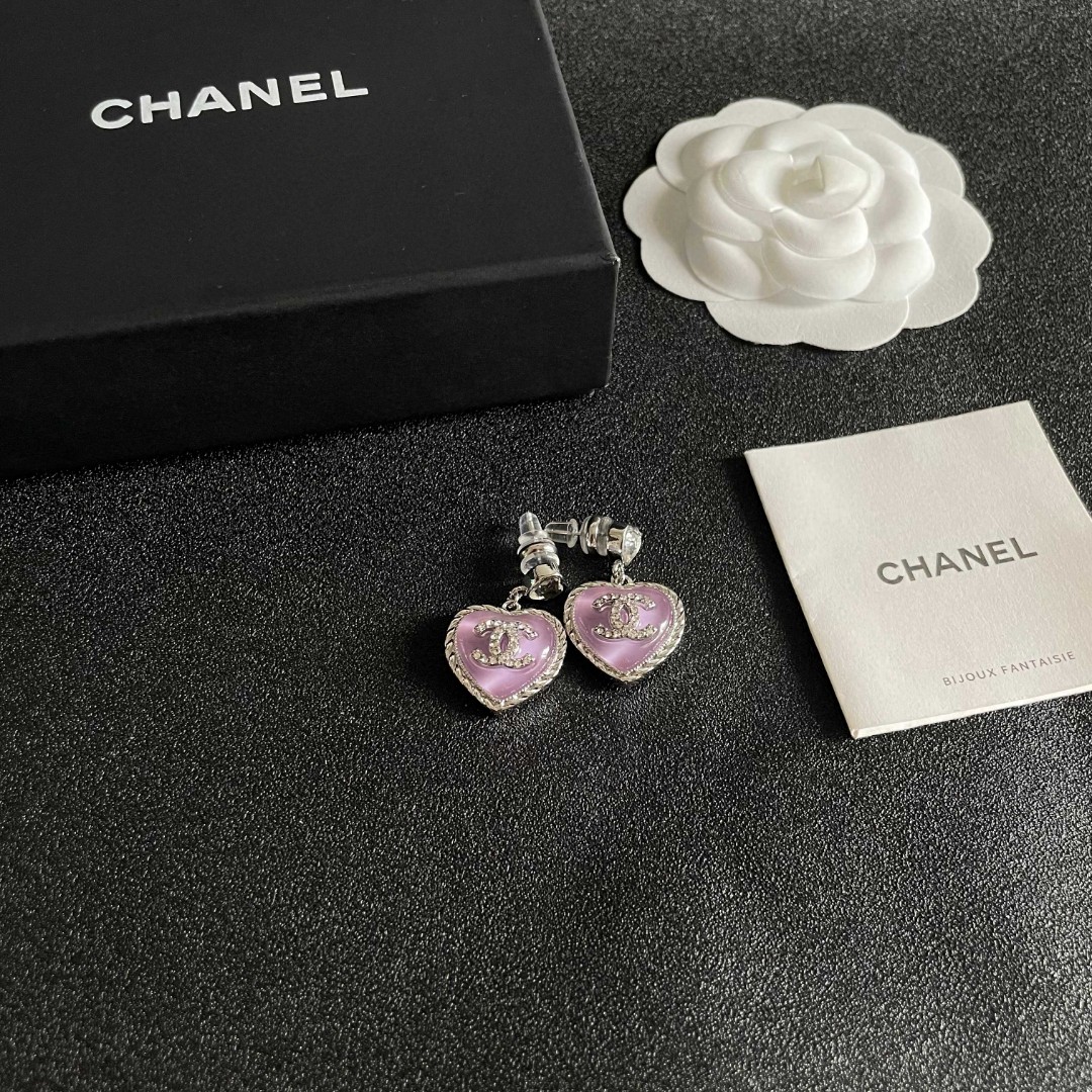  Chanel香奈儿 中古 双C耳钉👀原版复刻logo 小香家的款式真心无需多介绍😘🎶每一款都超好看，精