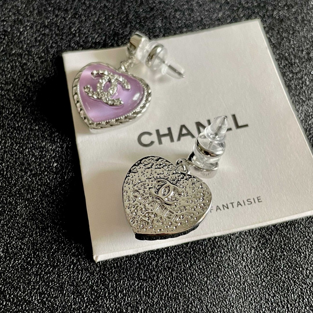  Chanel香奈儿 中古 双C耳钉👀原版复刻logo 小香家的款式真心无需多介绍😘🎶每一款都超好看，精