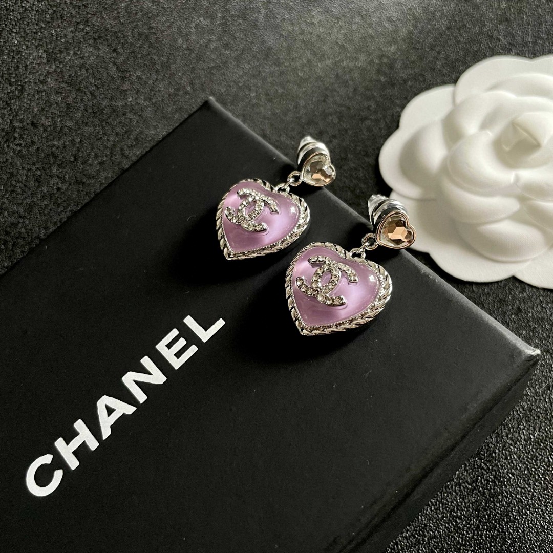  Chanel香奈儿 中古 双C耳钉👀原版复刻logo 小香家的款式真心无需多介绍😘🎶每一款都超好看，精