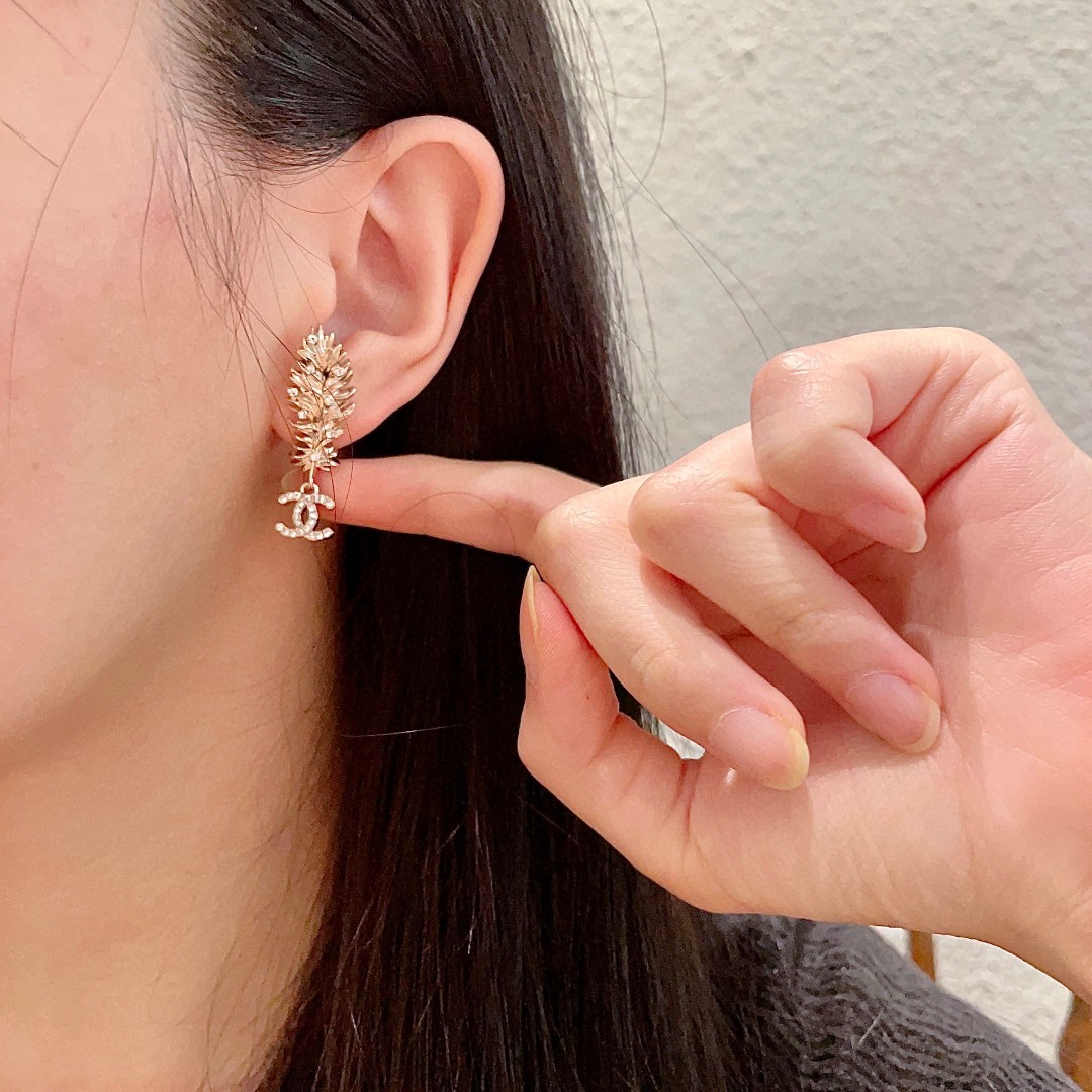  Chanel香奈儿 中古 双C耳钉👀原版复刻logo 小香家的款式真心无需多介绍😘🎶每一款都超好看，精