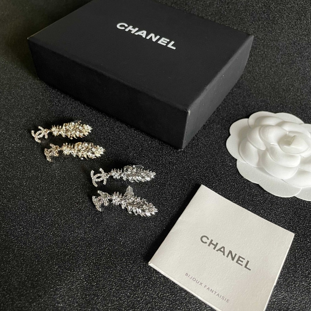  Chanel香奈儿 中古 双C耳钉👀原版复刻logo 小香家的款式真心无需多介绍😘🎶每一款都超好看，精