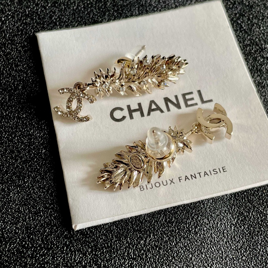 Chanel香奈儿 中古 双C耳钉👀原版复刻logo 小香家的款式真心无需多介绍😘🎶每一款都超好看，精