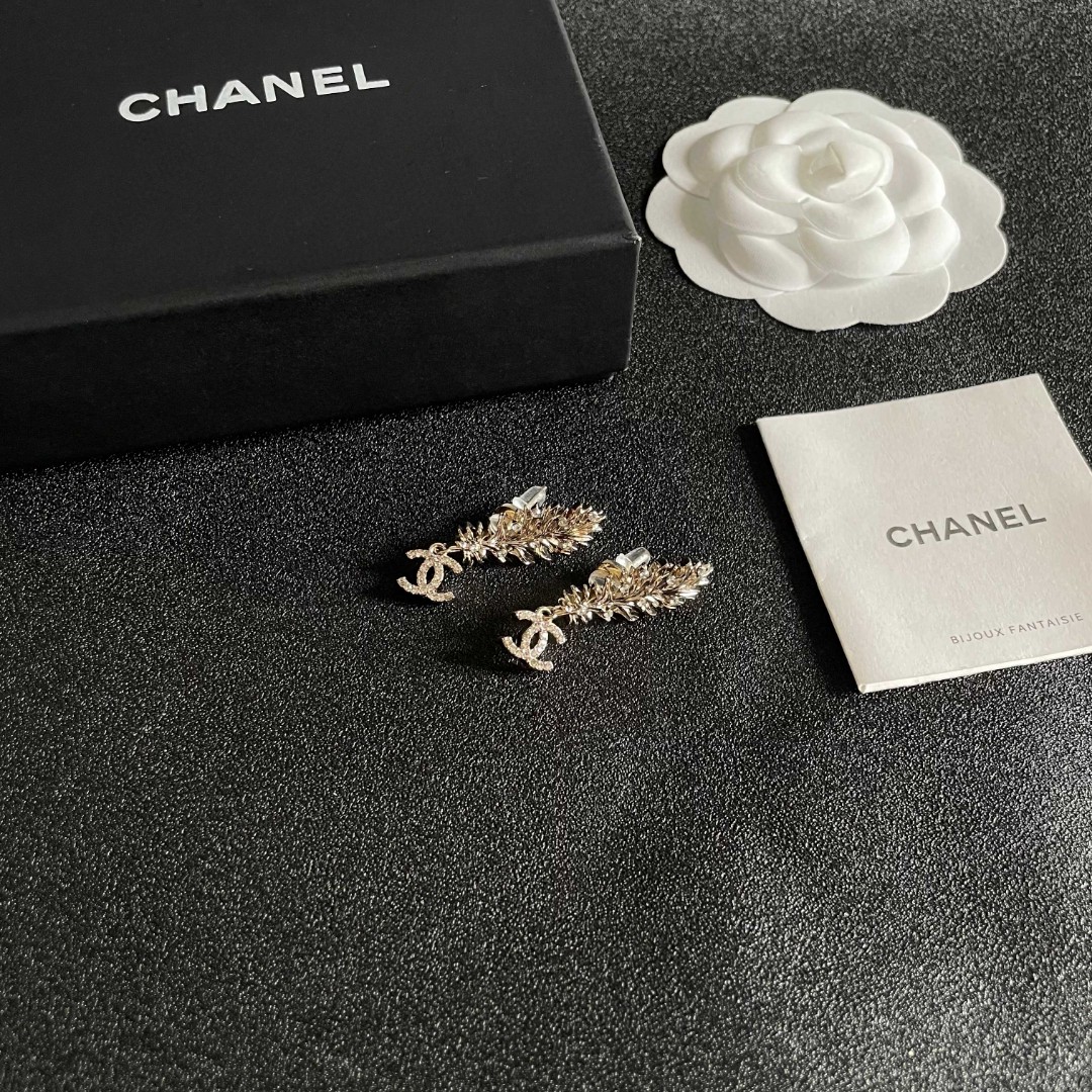  Chanel香奈儿 中古 双C耳钉👀原版复刻logo 小香家的款式真心无需多介绍😘🎶每一款都超好看，精