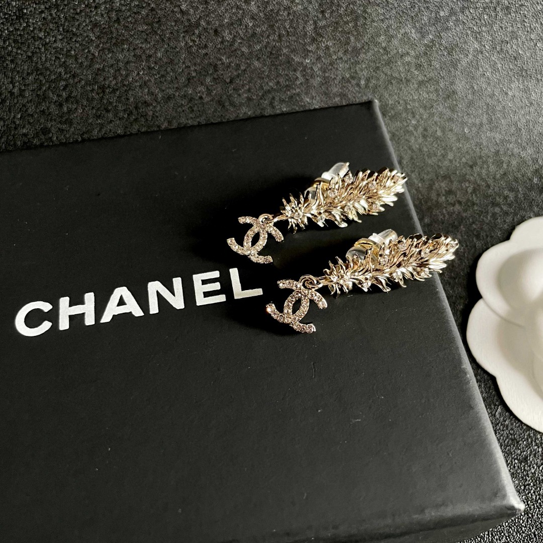  Chanel香奈儿 中古 双C耳钉👀原版复刻logo 小香家的款式真心无需多介绍😘🎶每一款都超好看，精