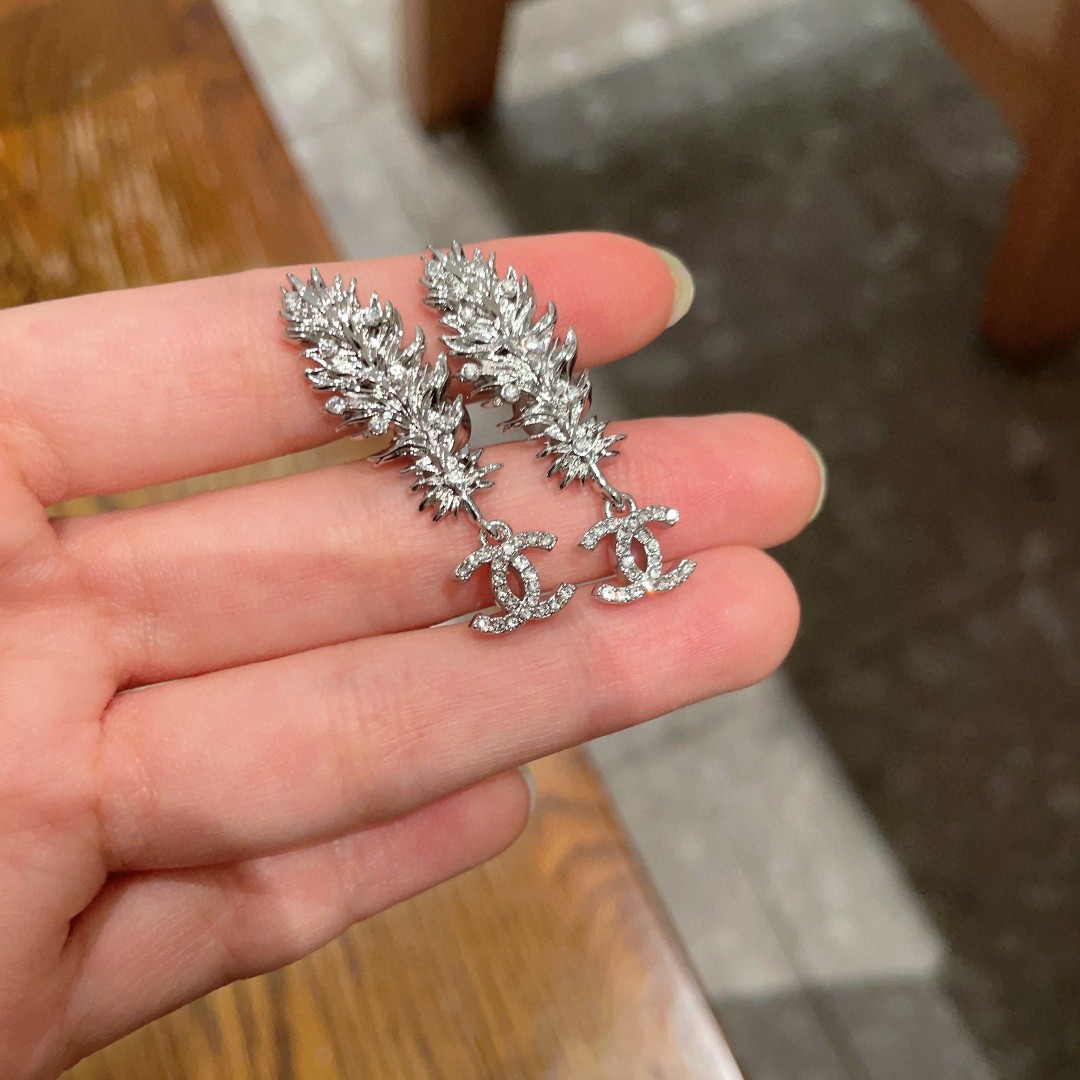  Chanel香奈儿 中古 双C耳钉👀原版复刻logo 小香家的款式真心无需多介绍😘🎶每一款都超好看，精
