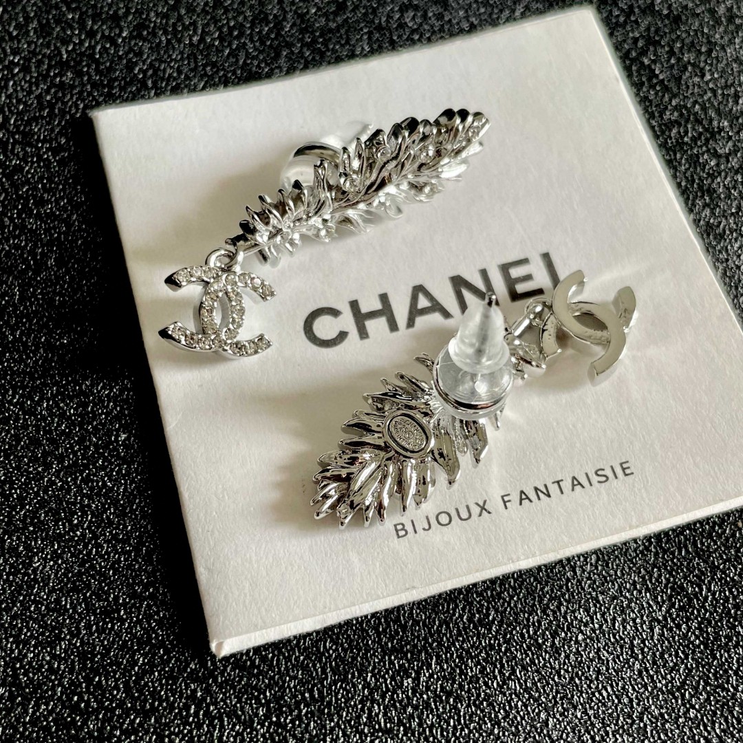  Chanel香奈儿 中古 双C耳钉👀原版复刻logo 小香家的款式真心无需多介绍😘🎶每一款都超好看，精