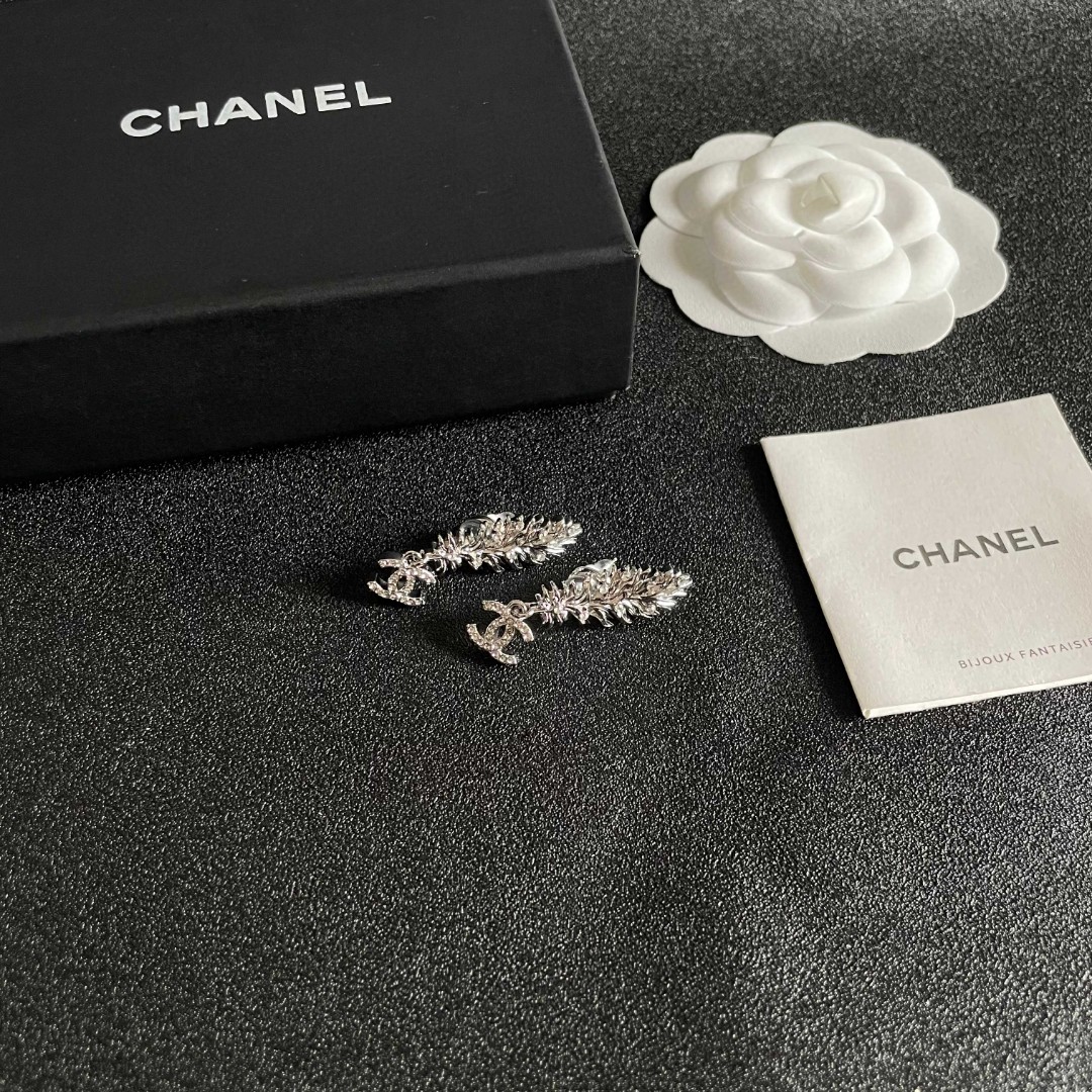  Chanel香奈儿 中古 双C耳钉👀原版复刻logo 小香家的款式真心无需多介绍😘🎶每一款都超好看，精