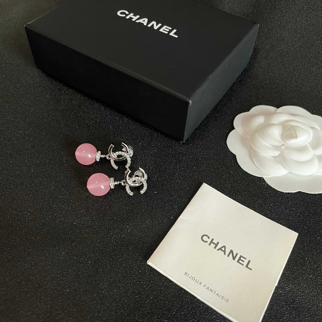  Chanel香奈儿 中古 双C耳钉👀原版复刻logo 小香家的款式真心无需多介绍😘🎶每一款都超好看，精