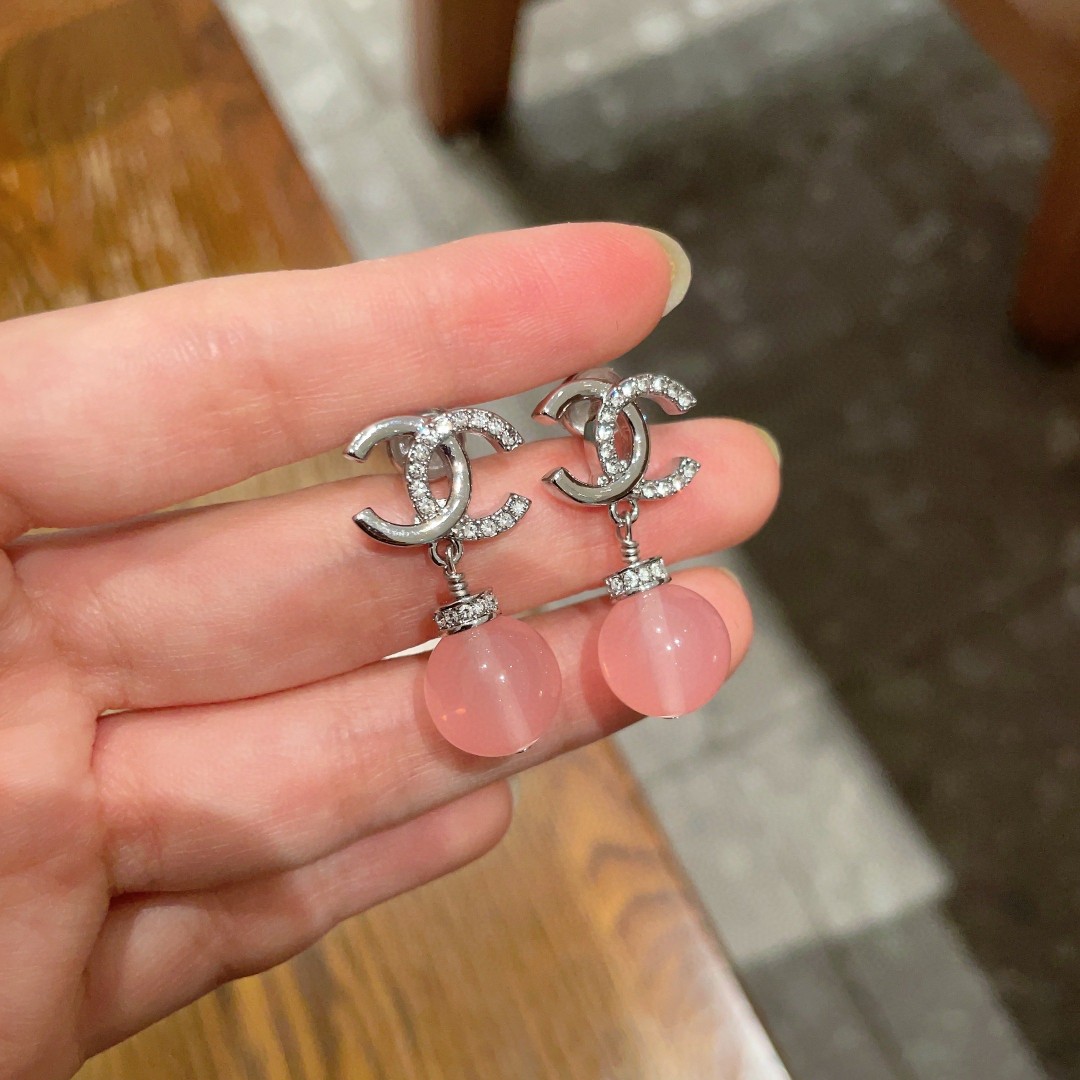  Chanel香奈儿 中古 双C耳钉👀原版复刻logo 小香家的款式真心无需多介绍😘🎶每一款都超好看，精