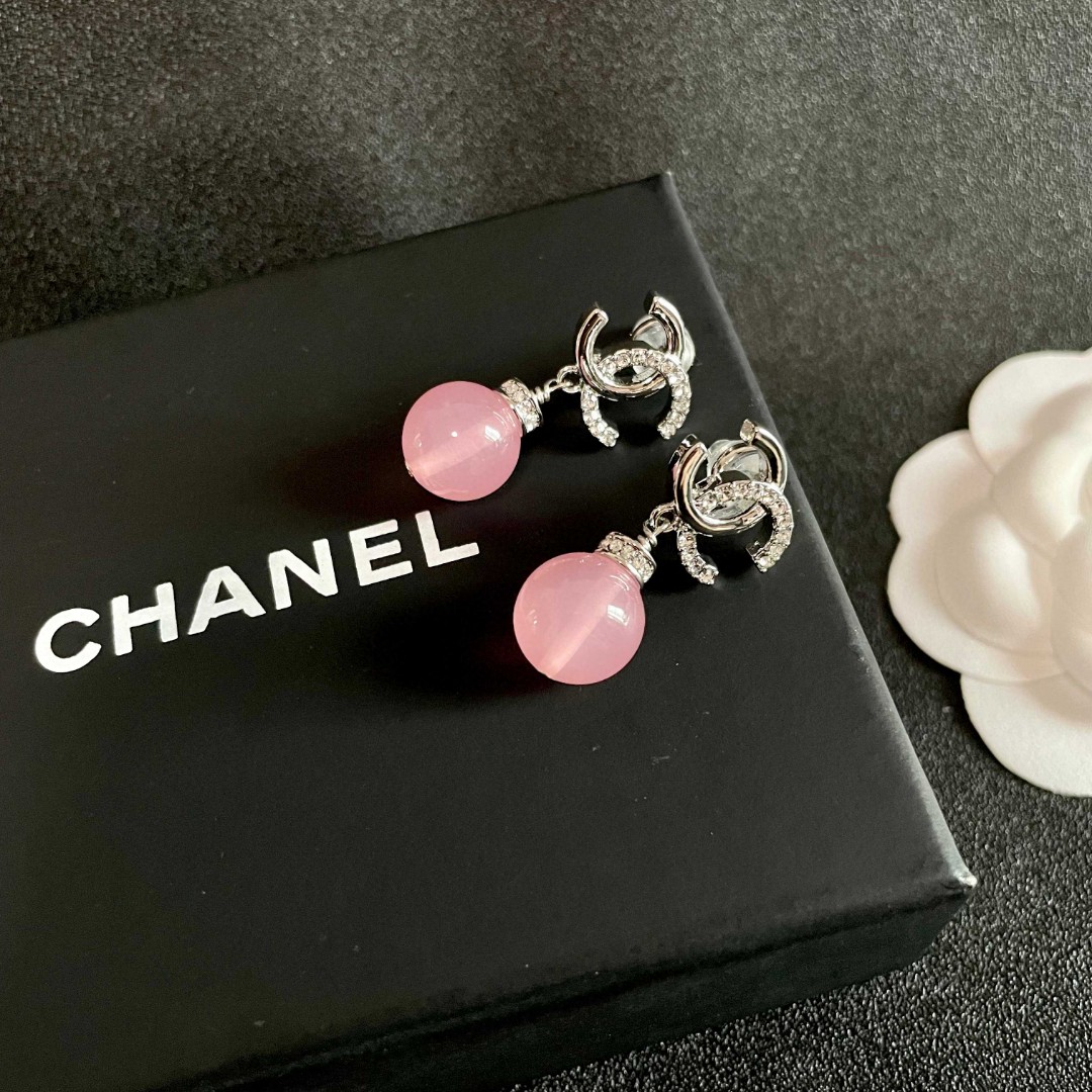  Chanel香奈儿 中古 双C耳钉👀原版复刻logo 小香家的款式真心无需多介绍😘🎶每一款都超好看，精