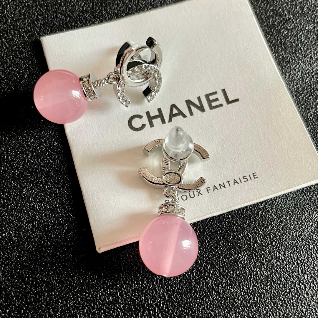  Chanel香奈儿 中古 双C耳钉👀原版复刻logo 小香家的款式真心无需多介绍😘🎶每一款都超好看，精