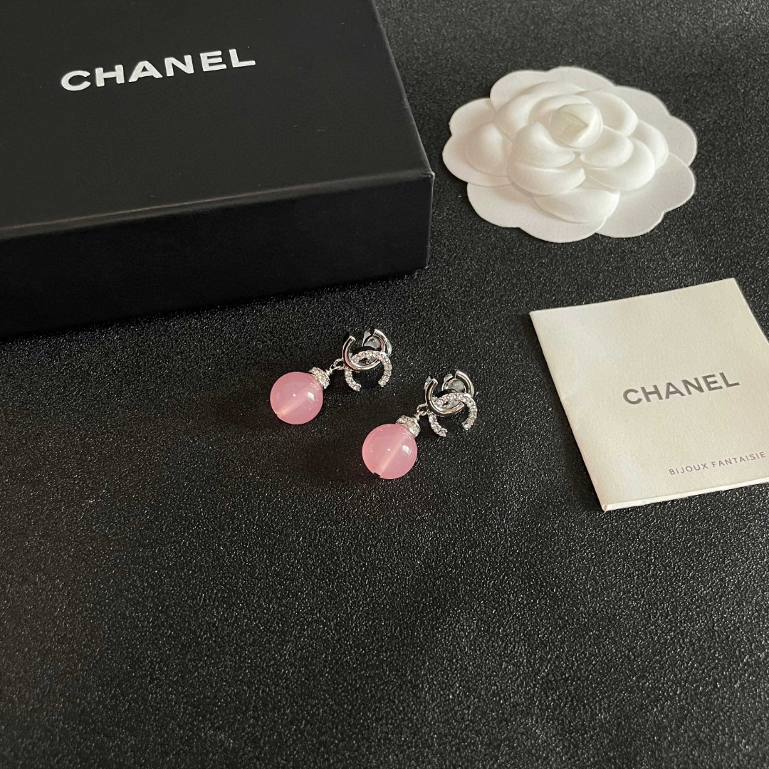  Chanel香奈儿 中古 双C耳钉👀原版复刻logo 小香家的款式真心无需多介绍😘🎶每一款都超好看，精