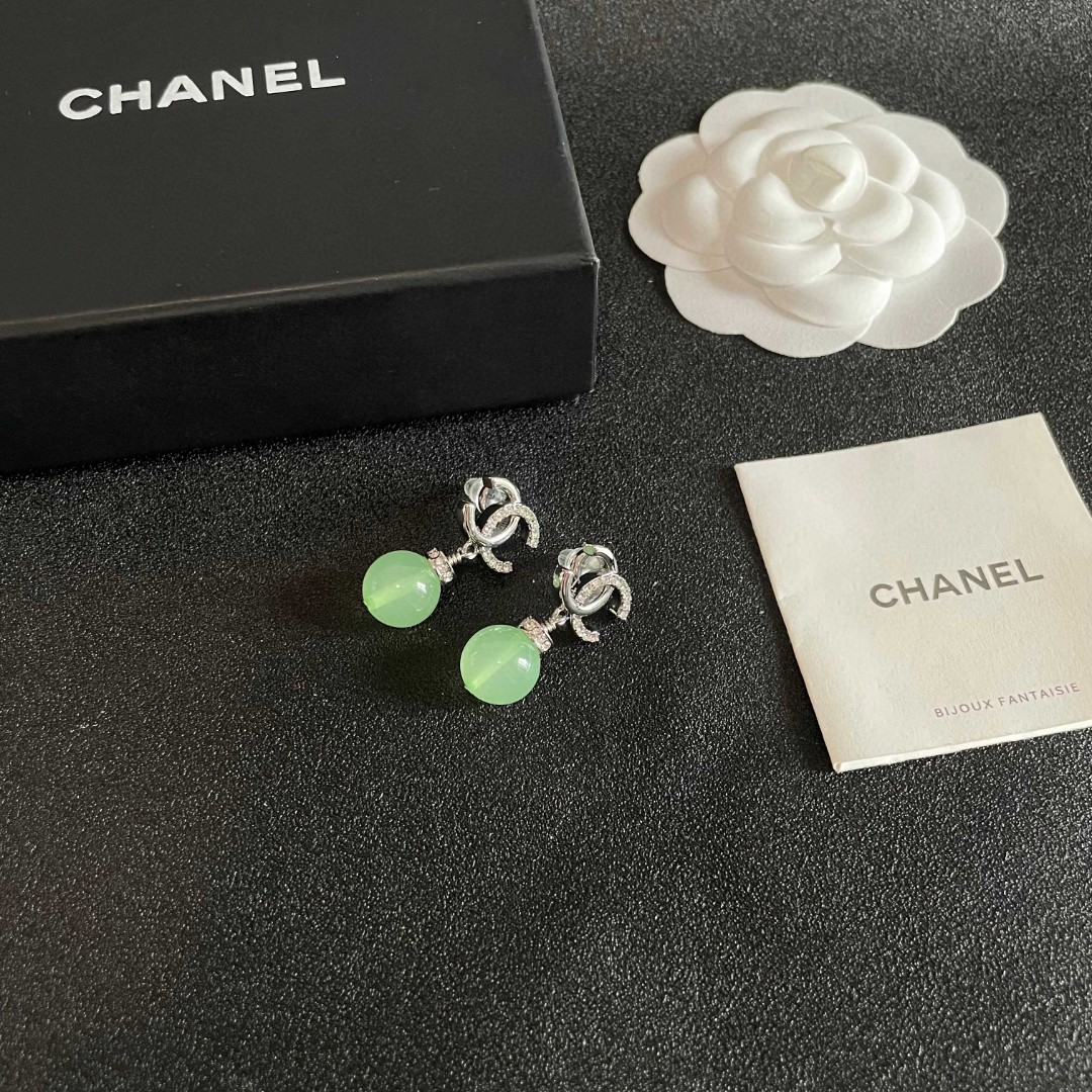  Chanel香奈儿 中古 双C耳钉👀原版复刻logo 小香家的款式真心无需多介绍😘🎶每一款都超好看，精