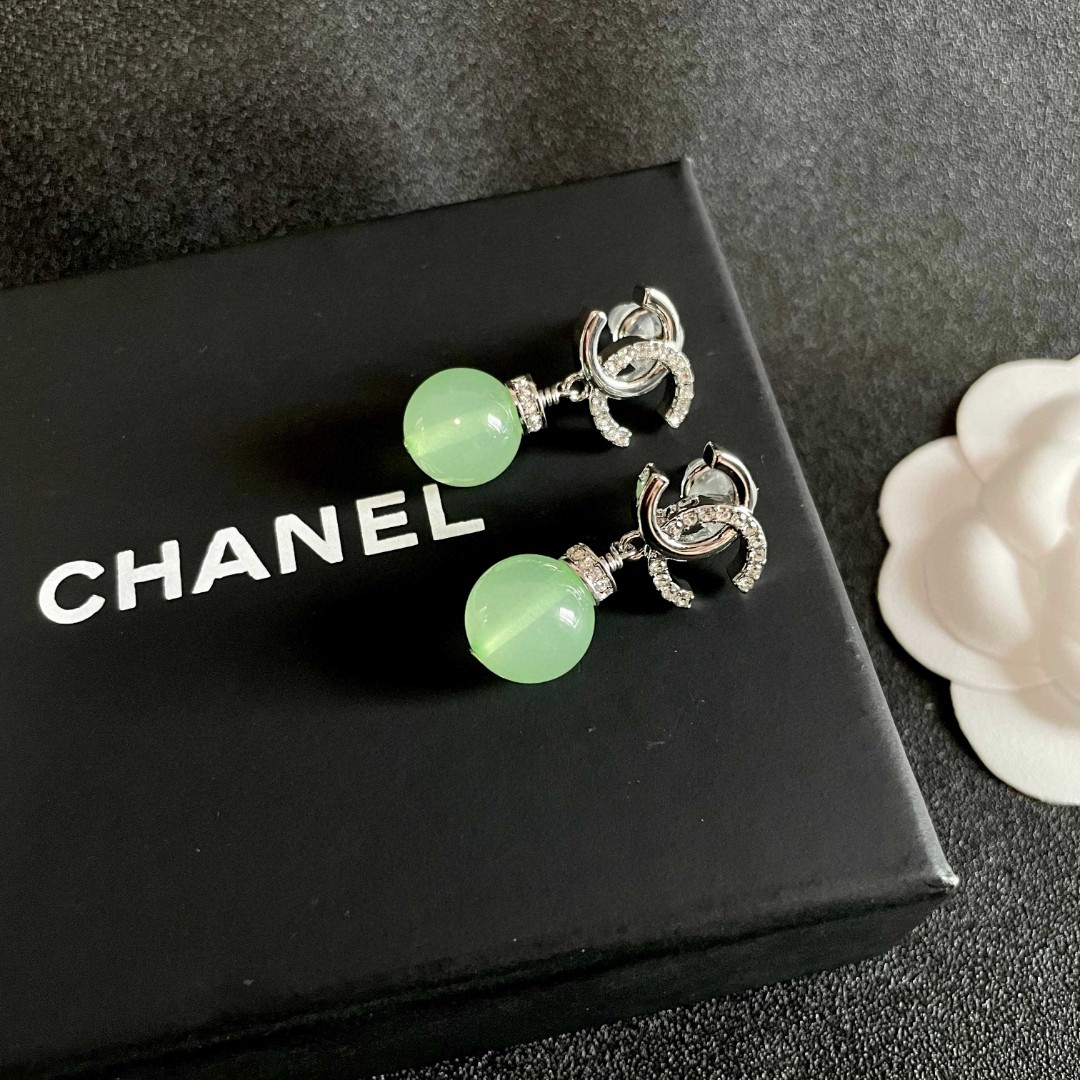  Chanel香奈儿 中古 双C耳钉👀原版复刻logo 小香家的款式真心无需多介绍😘🎶每一款都超好看，精