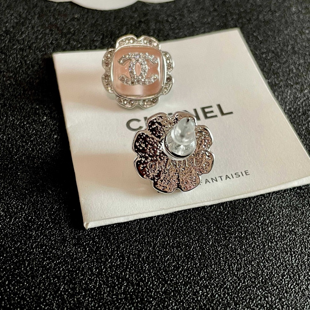  Chanel香奈儿 中古 双C耳钉👀原版复刻logo 小香家的款式真心无需多介绍😘🎶每一款都超好看，精