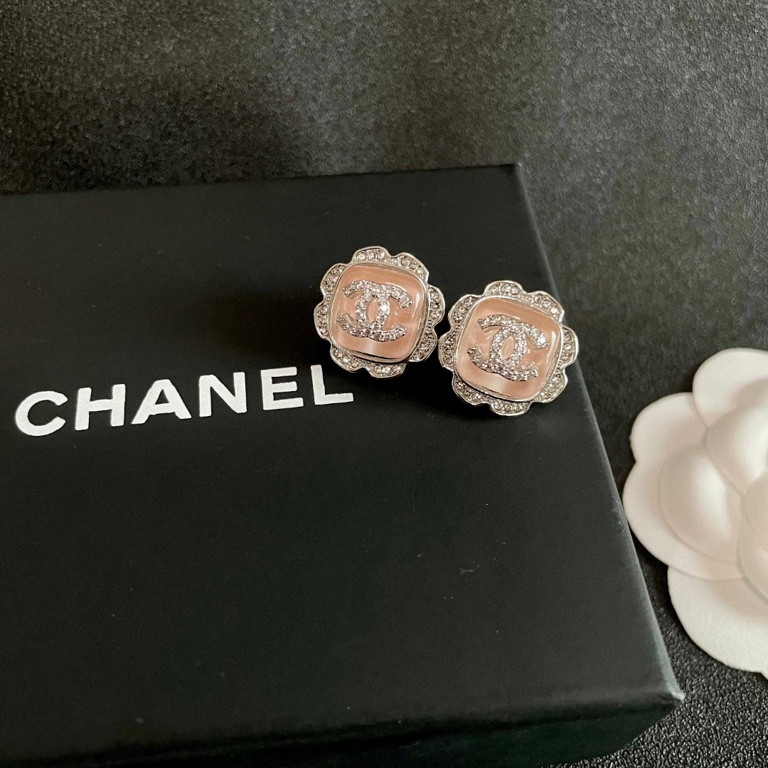  Chanel香奈儿 中古 双C耳钉👀原版复刻logo 小香家的款式真心无需多介绍😘🎶每一款都超好看，精