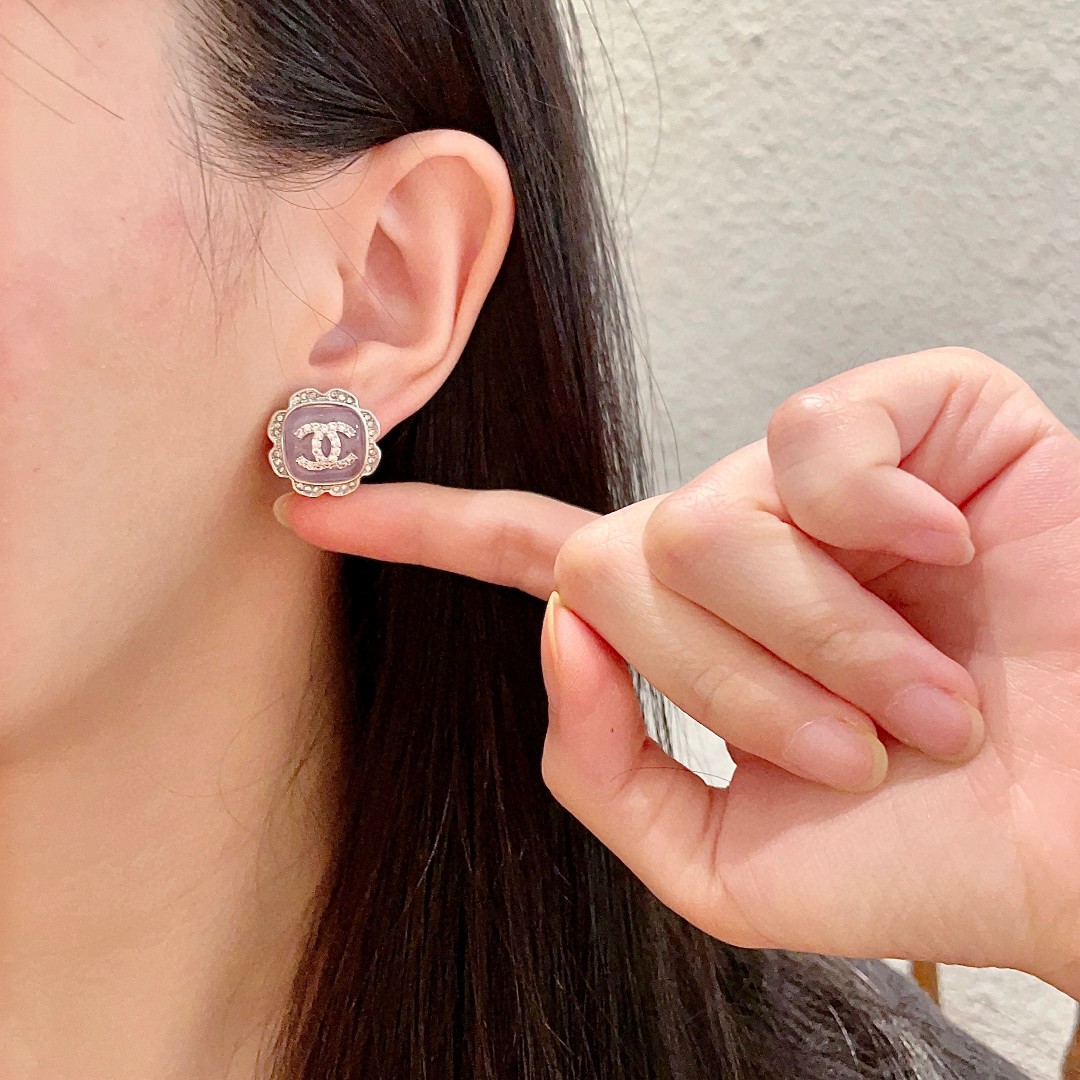  Chanel香奈儿 中古 双C耳钉👀原版复刻logo 小香家的款式真心无需多介绍😘🎶每一款都超好看，精