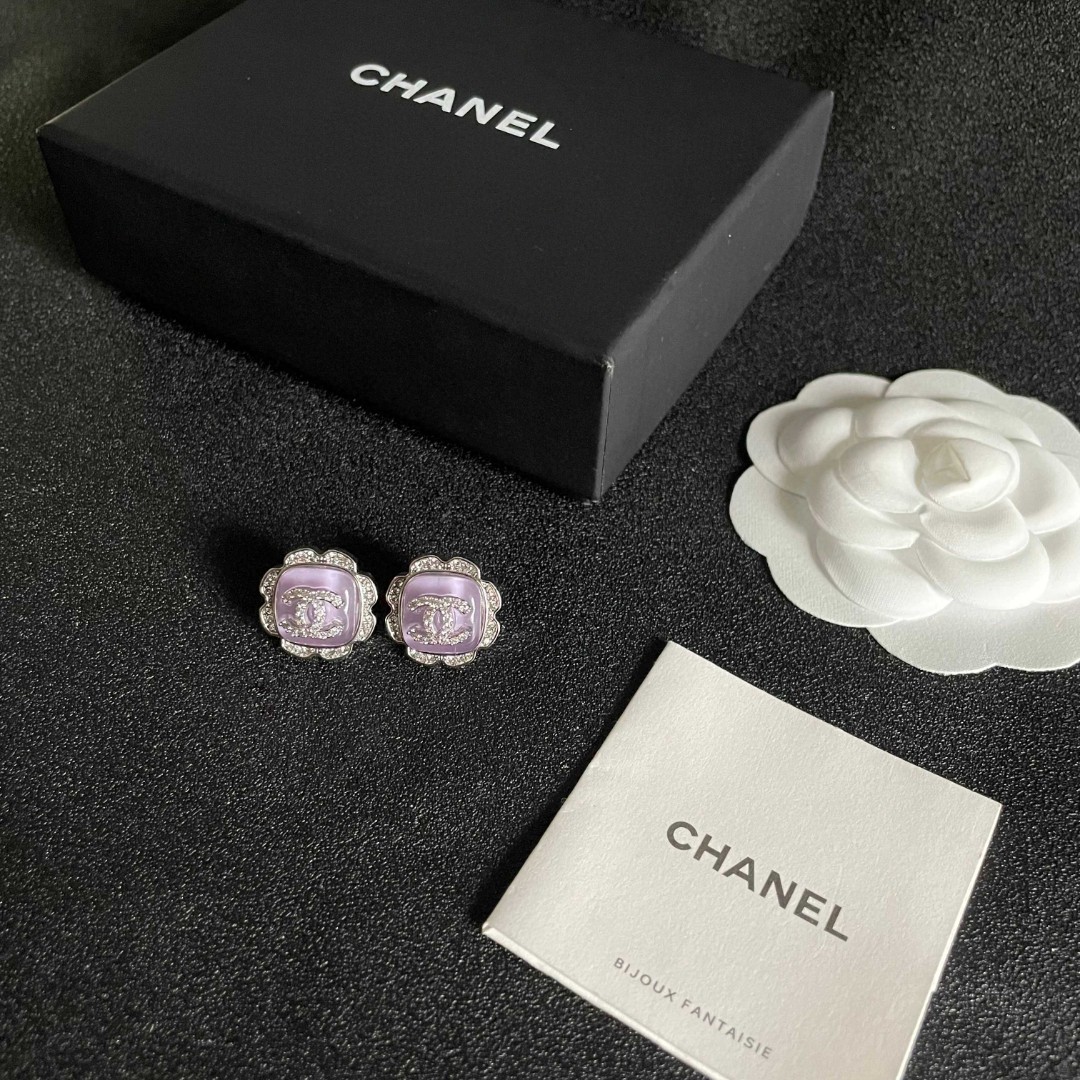  Chanel香奈儿 中古 双C耳钉👀原版复刻logo 小香家的款式真心无需多介绍😘🎶每一款都超好看，精