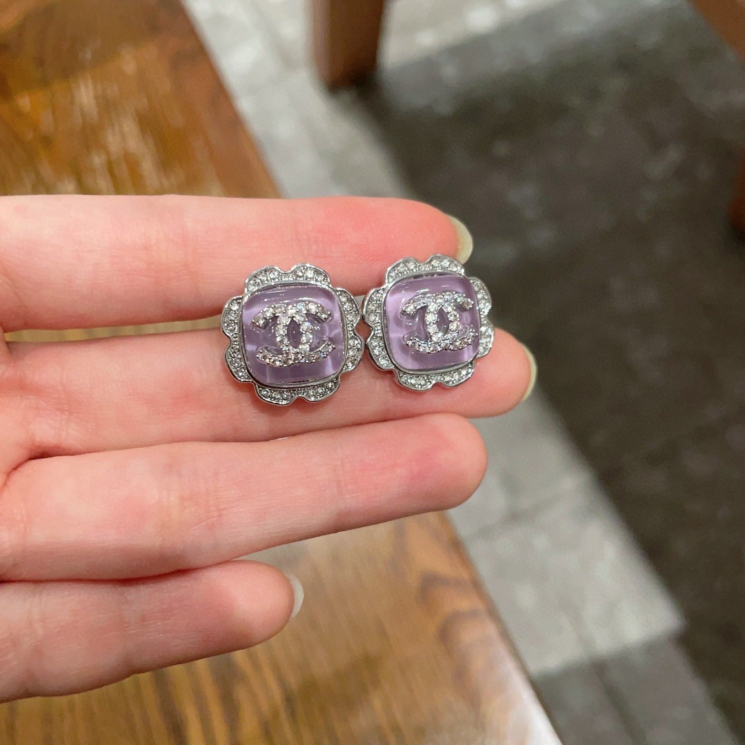  Chanel香奈儿 中古 双C耳钉👀原版复刻logo 小香家的款式真心无需多介绍😘🎶每一款都超好看，精