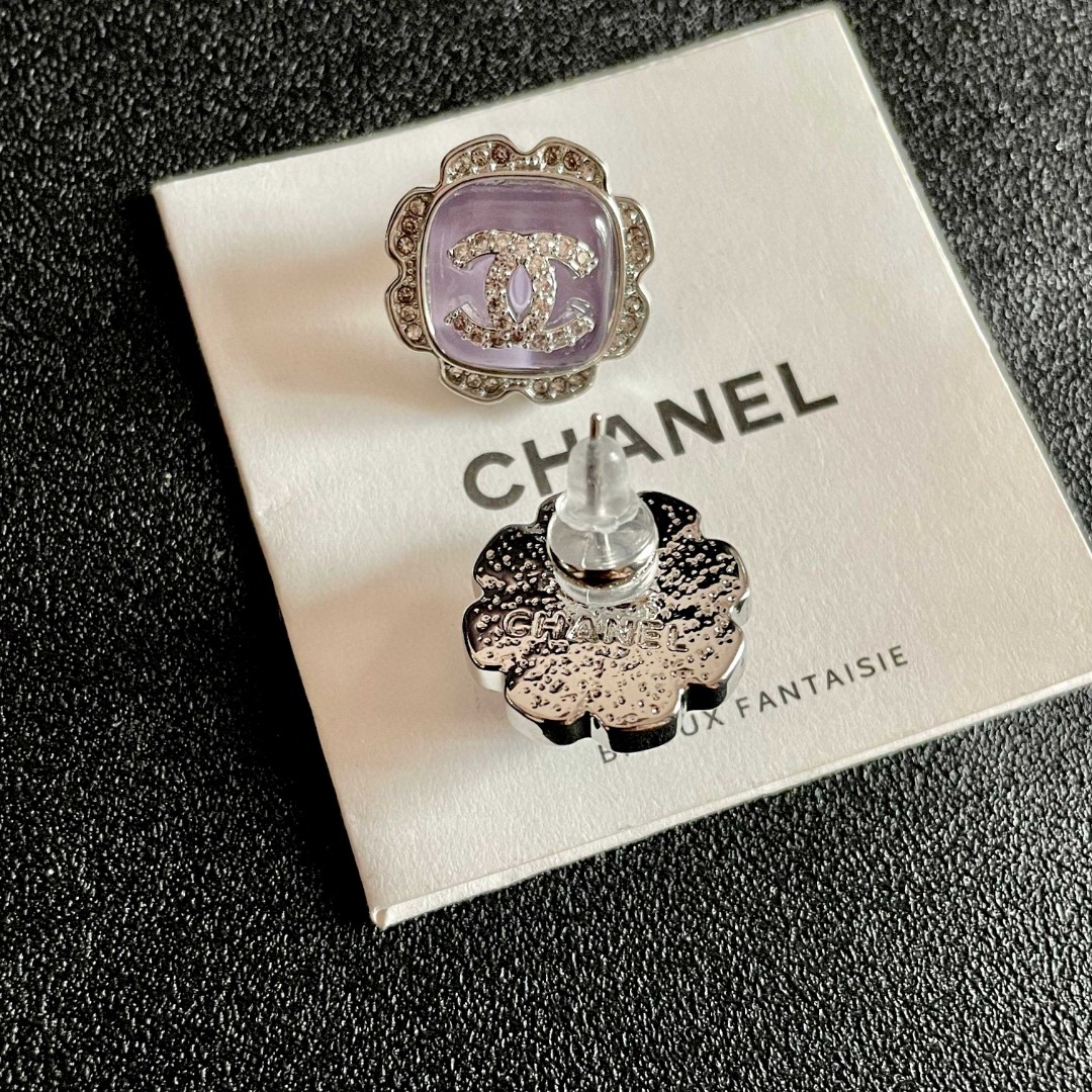  Chanel香奈儿 中古 双C耳钉👀原版复刻logo 小香家的款式真心无需多介绍😘🎶每一款都超好看，精