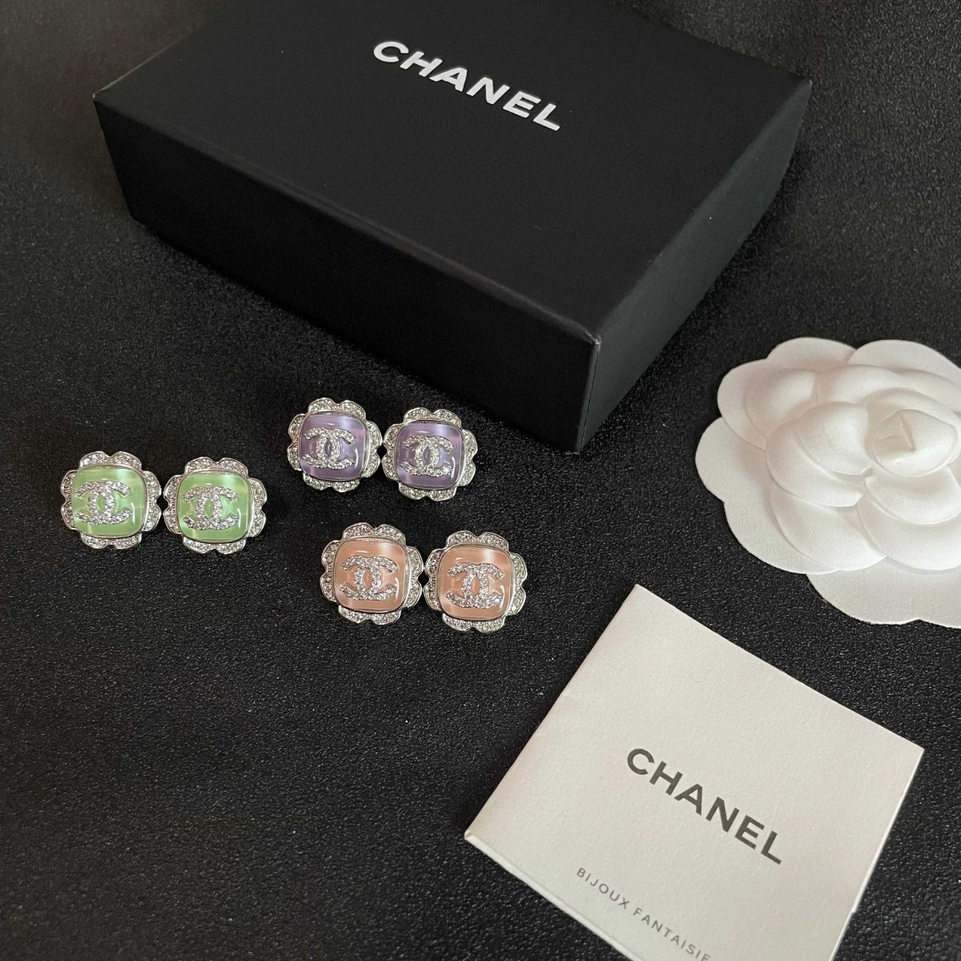  Chanel香奈儿 中古 双C耳钉👀原版复刻logo 小香家的款式真心无需多介绍😘🎶每一款都超好看，精