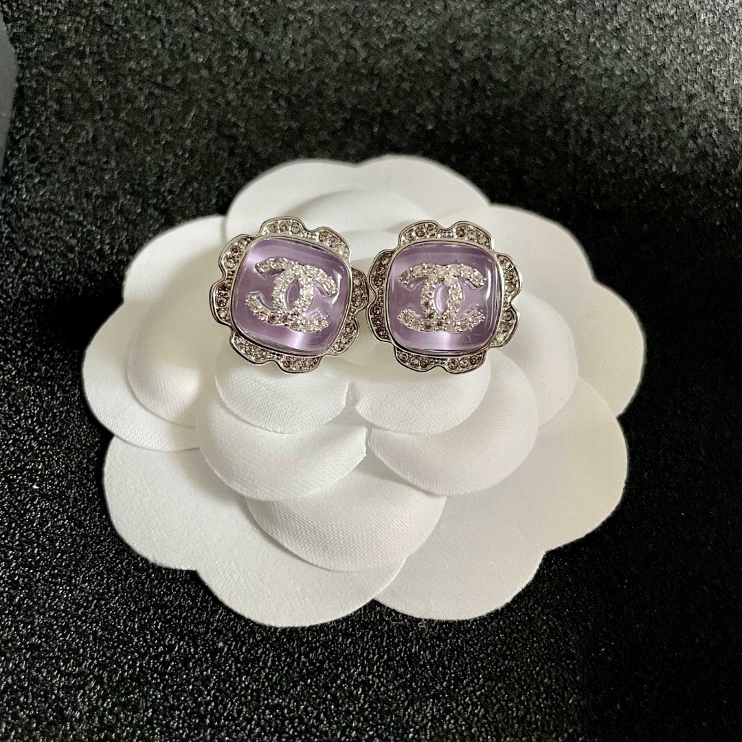  Chanel香奈儿 中古 双C耳钉👀原版复刻logo 小香家的款式真心无需多介绍😘🎶每一款都超好看，精
