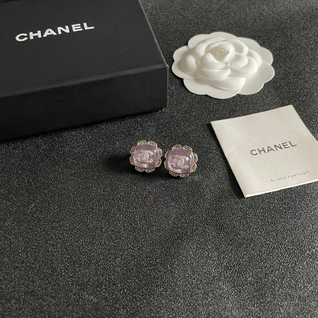  Chanel香奈儿 中古 双C耳钉👀原版复刻logo 小香家的款式真心无需多介绍😘🎶每一款都超好看，精